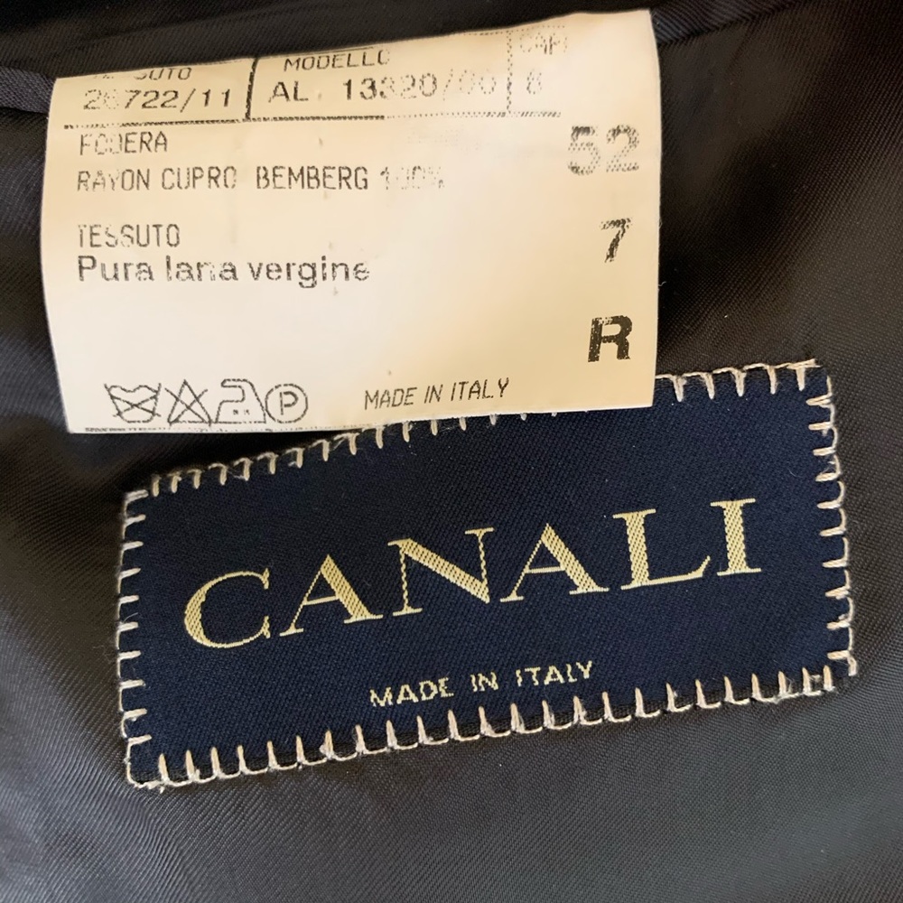 Canali Men’s Hand Stitched Three-Button Blazer. Size 42R. Light Gray. - Picture 4 of 9